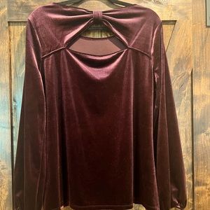 Gently worn Maroon Velvet Adrianna Papell top with bow on back. Size L